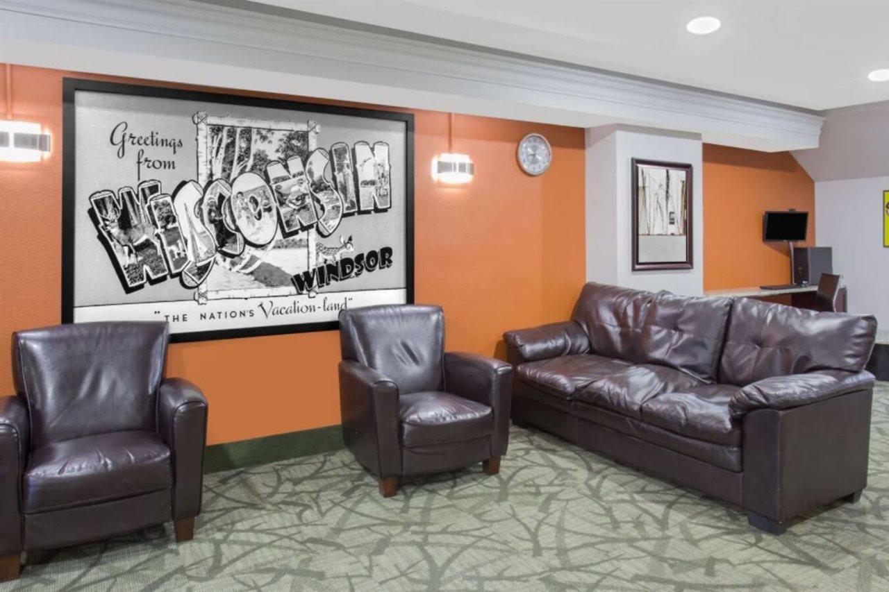 Super 8 By Wyndham Windsor/Madison North Hotel Kültér fotó