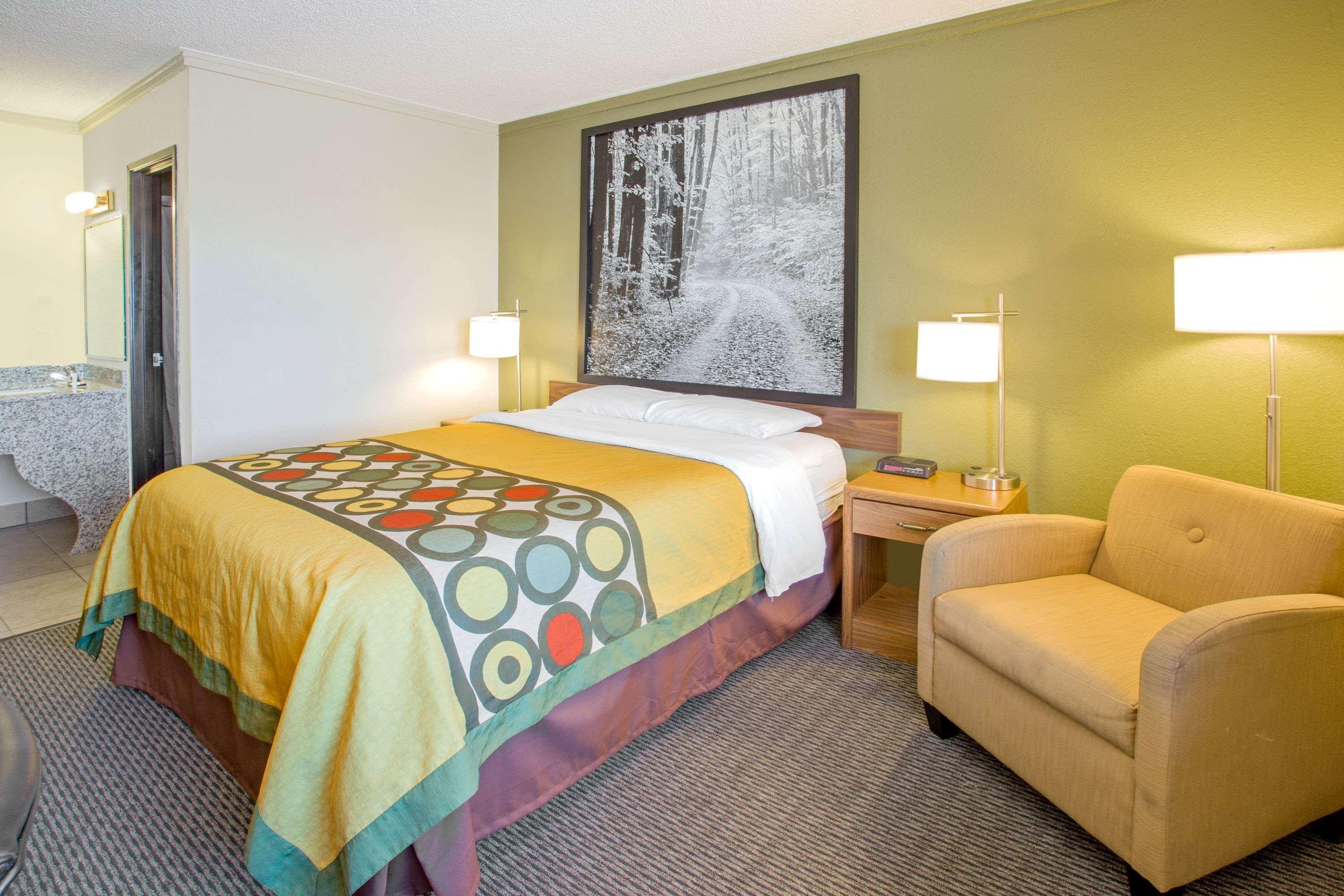 Super 8 By Wyndham Windsor/Madison North Hotel Kültér fotó