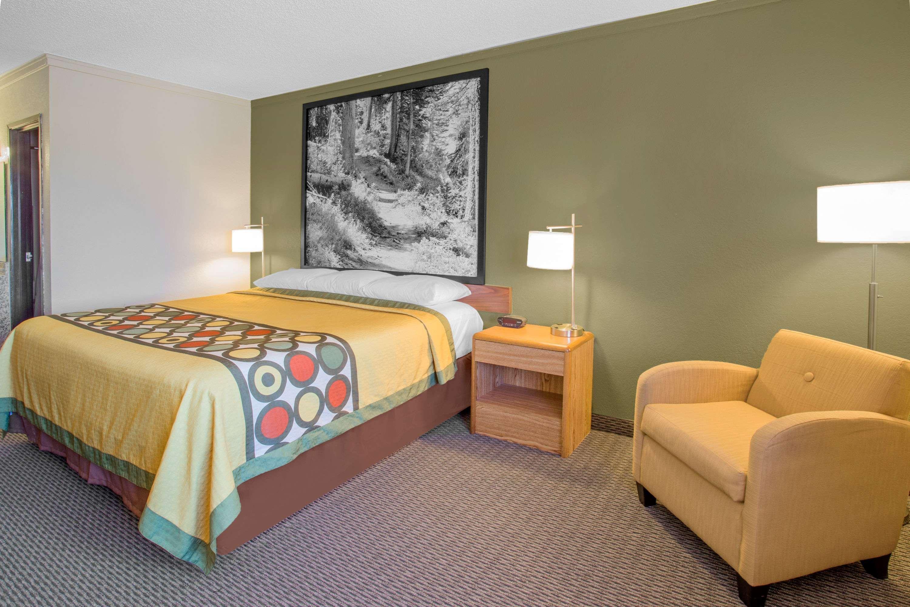 Super 8 By Wyndham Windsor/Madison North Hotel Kültér fotó