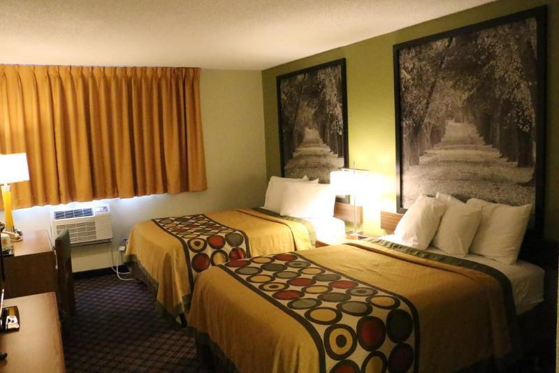 Super 8 By Wyndham Windsor/Madison North Hotel Kültér fotó